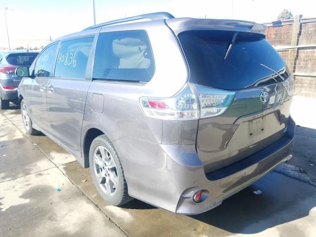 Photo 2 VIN: 5TDEZ3DC0KS223687 - TOYOTA SIENNA SE 