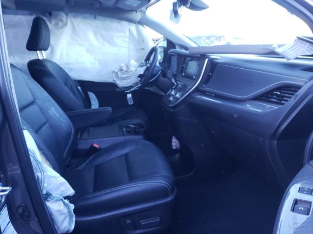 Photo 4 VIN: 5TDEZ3DC0KS223687 - TOYOTA SIENNA SE 