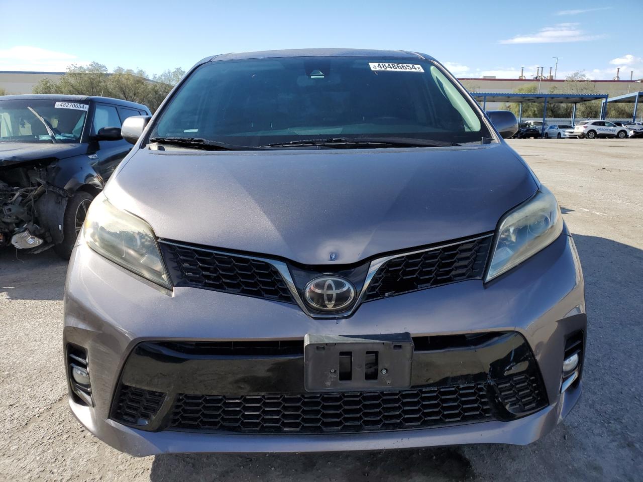 Photo 4 VIN: 5TDEZ3DC5KS223975 - TOYOTA SIENNA 