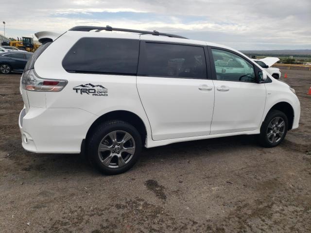 Photo 2 VIN: 5TDEZ3DC8KS215899 - TOYOTA SIENNA SE 