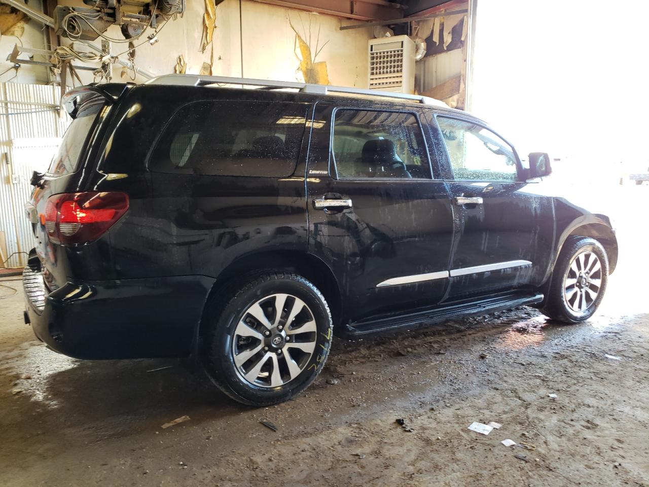 Photo 2 VIN: 5TDFY5A12NS076797 - TOYOTA SEQUOIA 