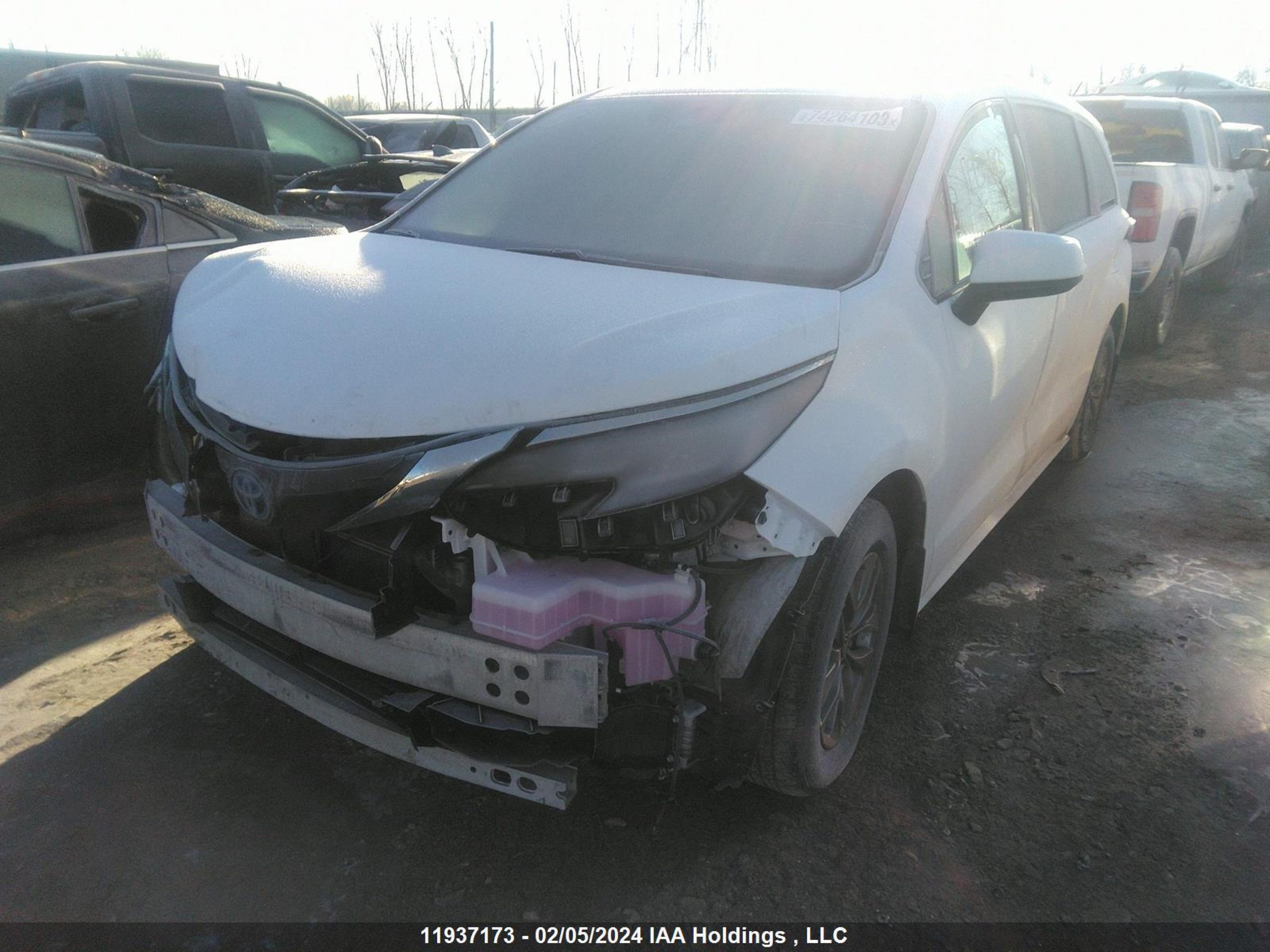 Photo 1 VIN: 5TDGRKEC3NS084550 - TOYOTA SIENNA 