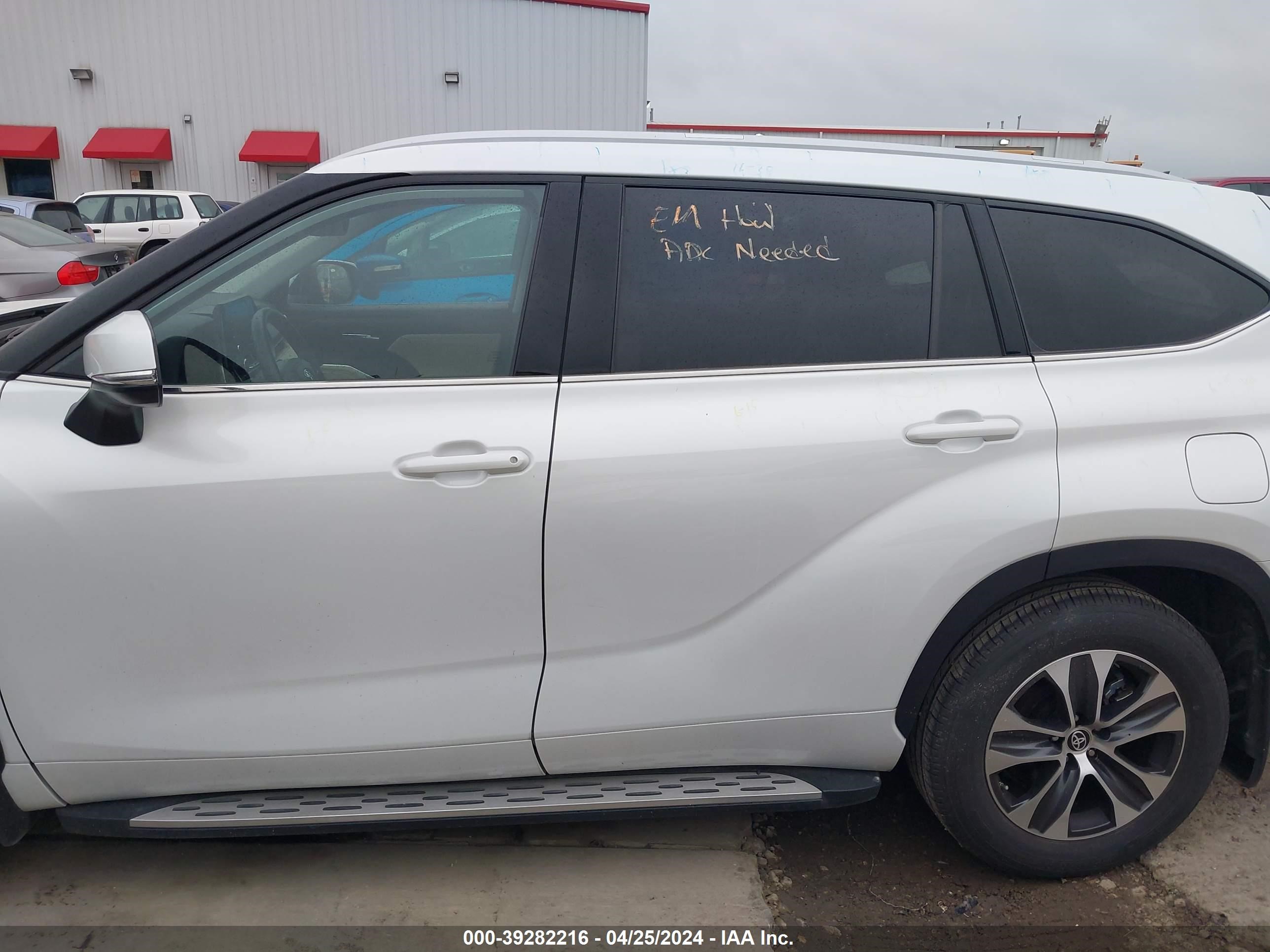 Photo 13 VIN: 5TDGZRAH0NS559663 - TOYOTA HIGHLANDER 