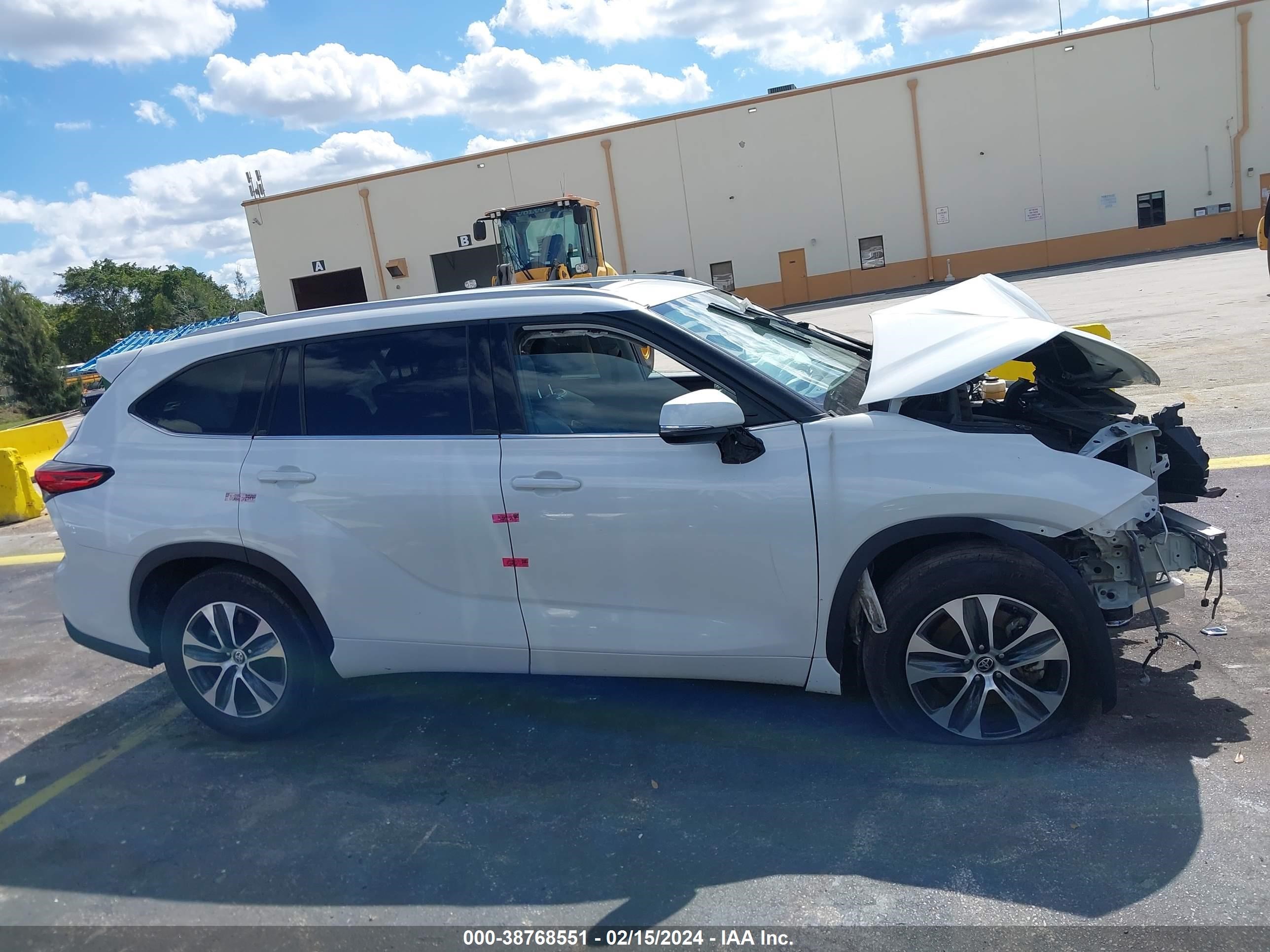 Photo 13 VIN: 5TDGZRAH6NS542740 - TOYOTA HIGHLANDER 