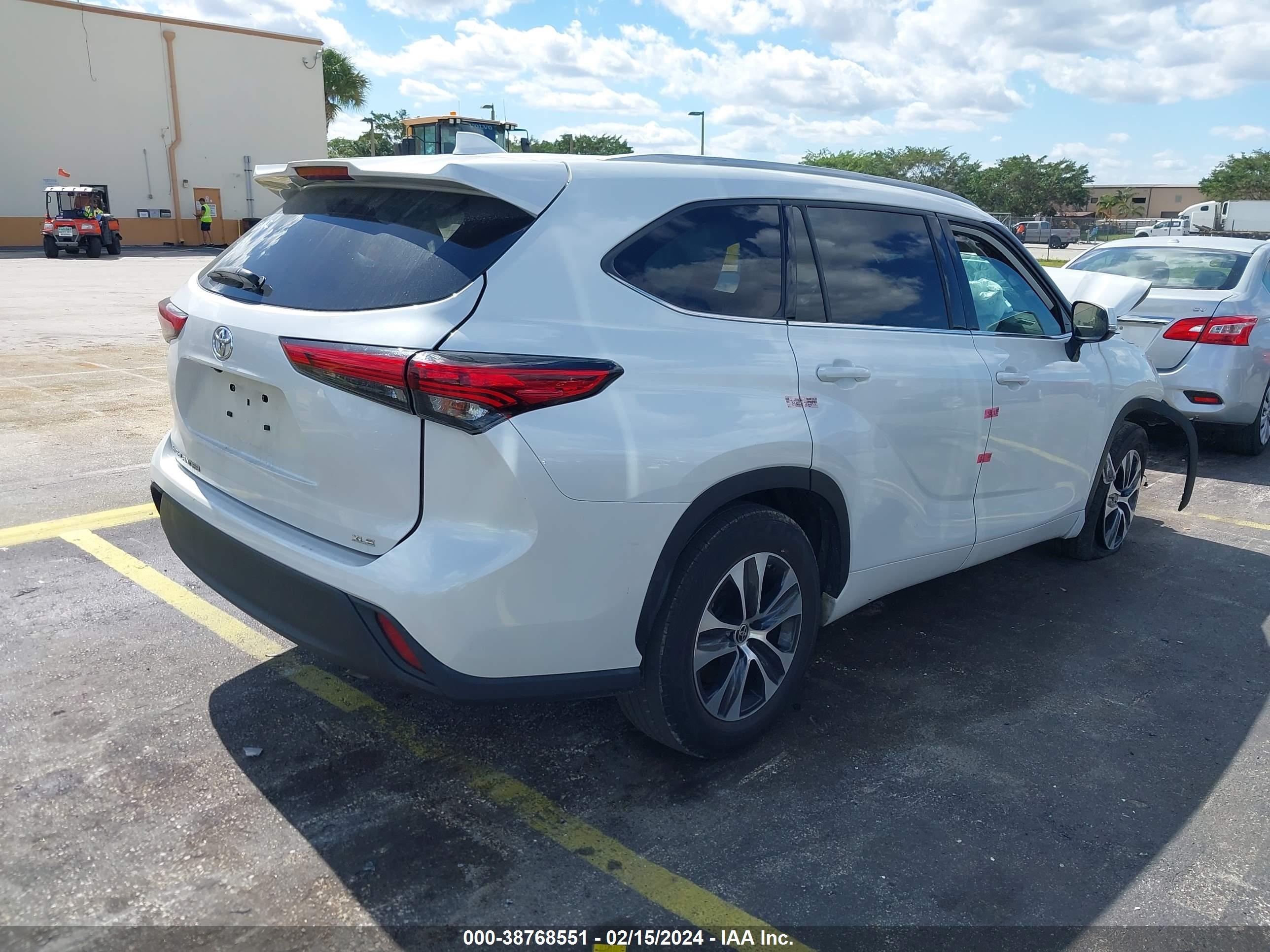 Photo 3 VIN: 5TDGZRAH6NS542740 - TOYOTA HIGHLANDER 