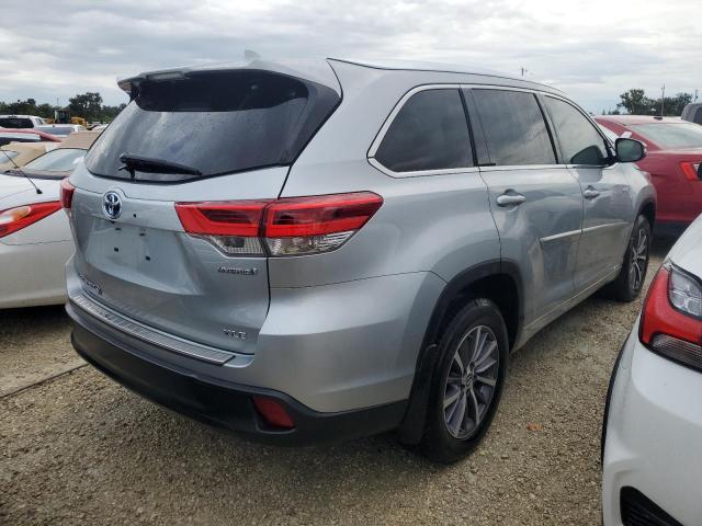 Photo 2 VIN: 5TDJGRFH8JS040942 - TOYOTA HIGHLANDER 