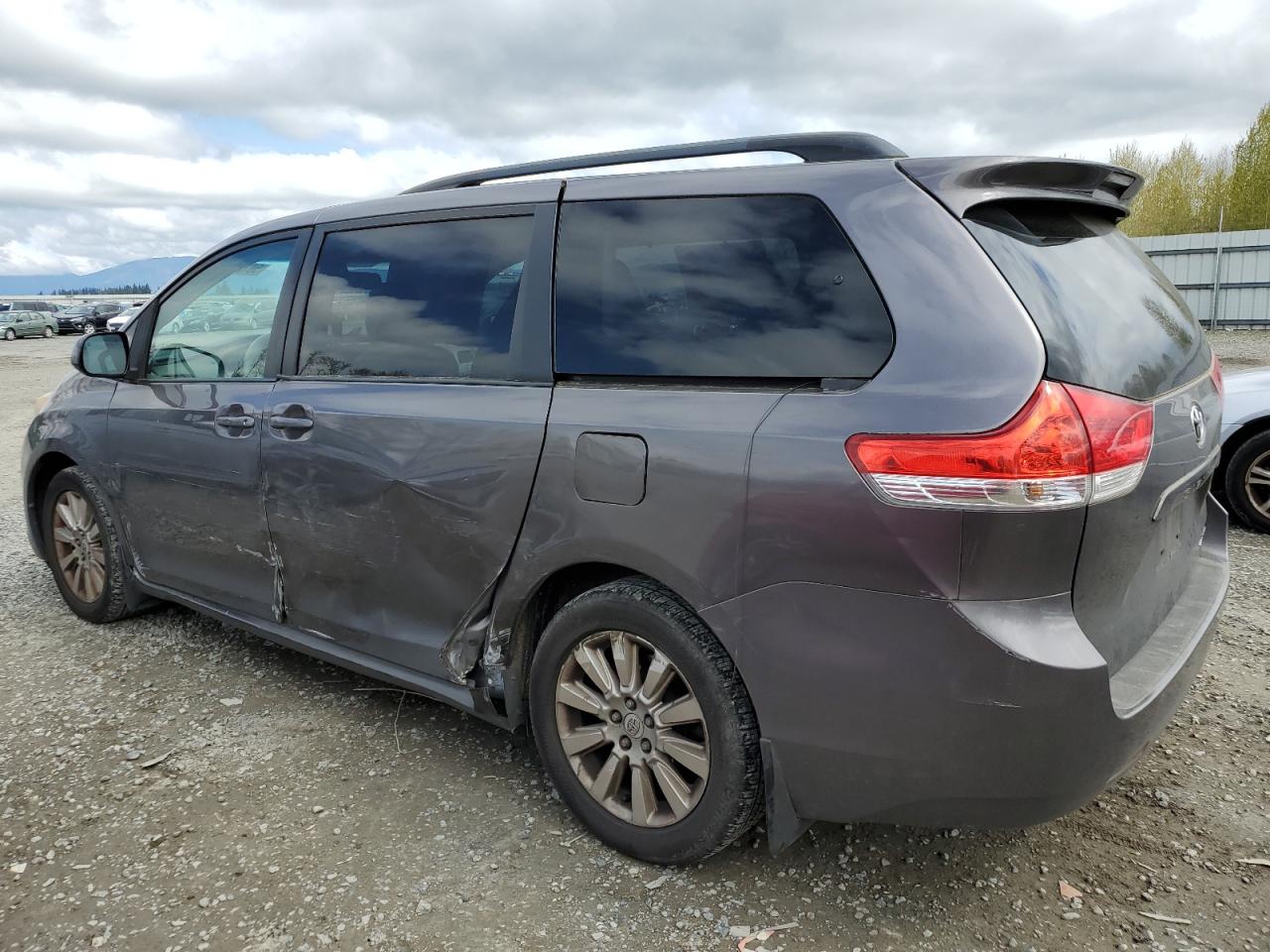 Photo 1 VIN: 5TDJK3DC0BS002030 - TOYOTA SIENNA 