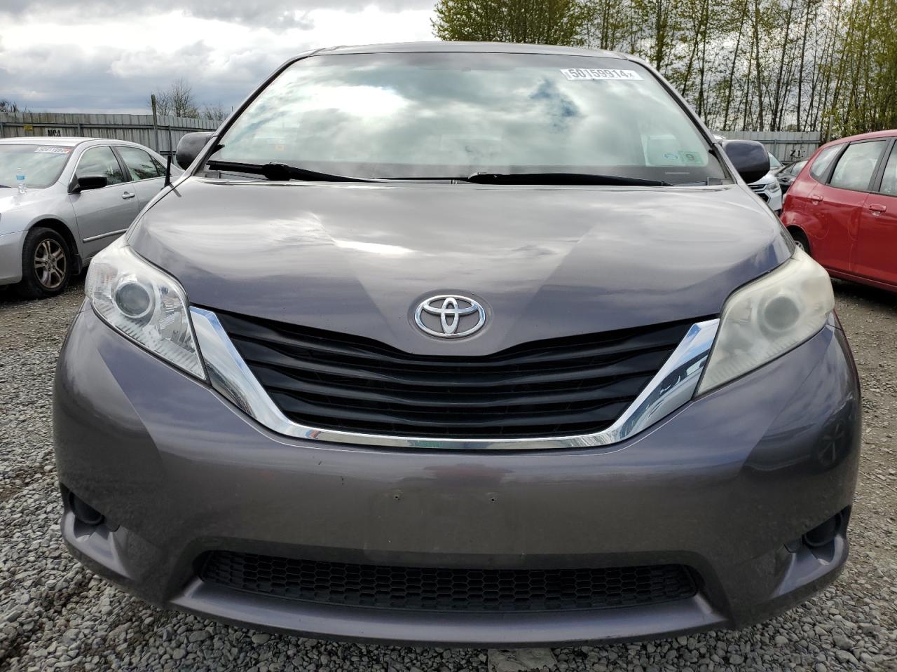 Photo 4 VIN: 5TDJK3DC0BS002030 - TOYOTA SIENNA 