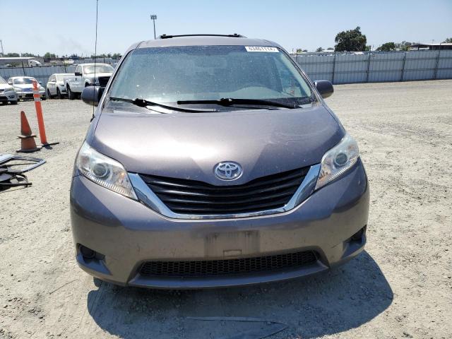 Photo 4 VIN: 5TDJK3DC0DS050565 - TOYOTA SIENNA LE 