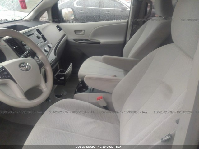 Photo 4 VIN: 5TDJK3DC1BS021041 - TOYOTA SIENNA 