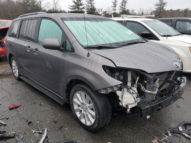 Photo 3 VIN: 5TDJK3DC1CS033580 - TOYOTA SIENNA LE 