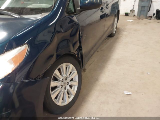 Photo 5 VIN: 5TDJK3DC1CS036513 - TOYOTA SIENNA 