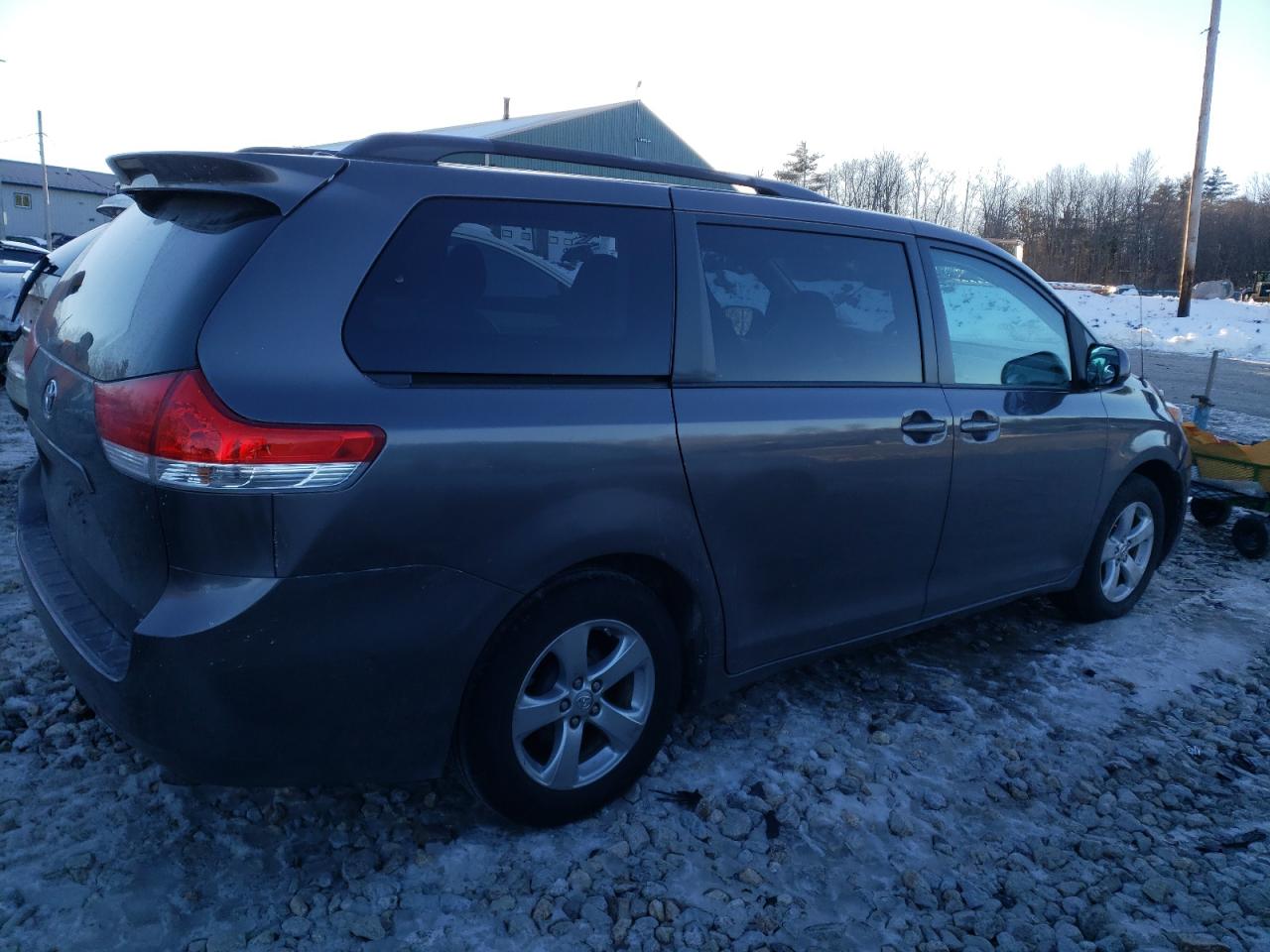 Photo 2 VIN: 5TDJK3DC1DS051742 - TOYOTA SIENNA 