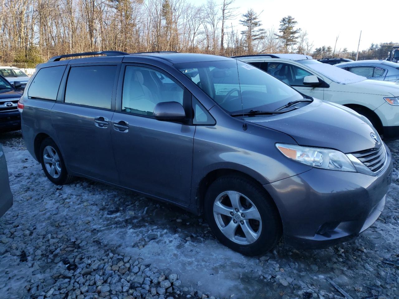 Photo 3 VIN: 5TDJK3DC1DS051742 - TOYOTA SIENNA 