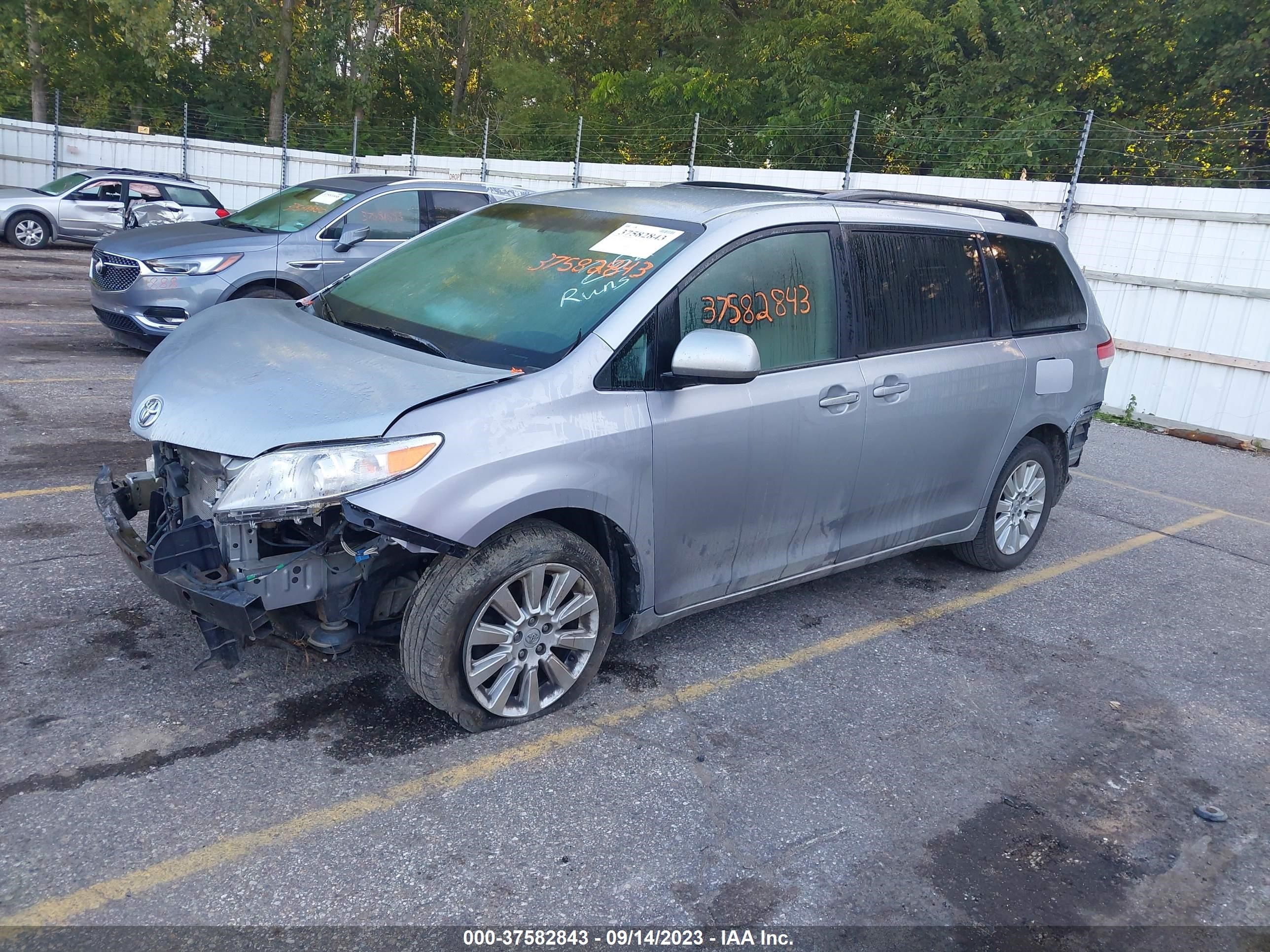 Photo 1 VIN: 5TDJK3DC1ES092681 - TOYOTA SIENNA 