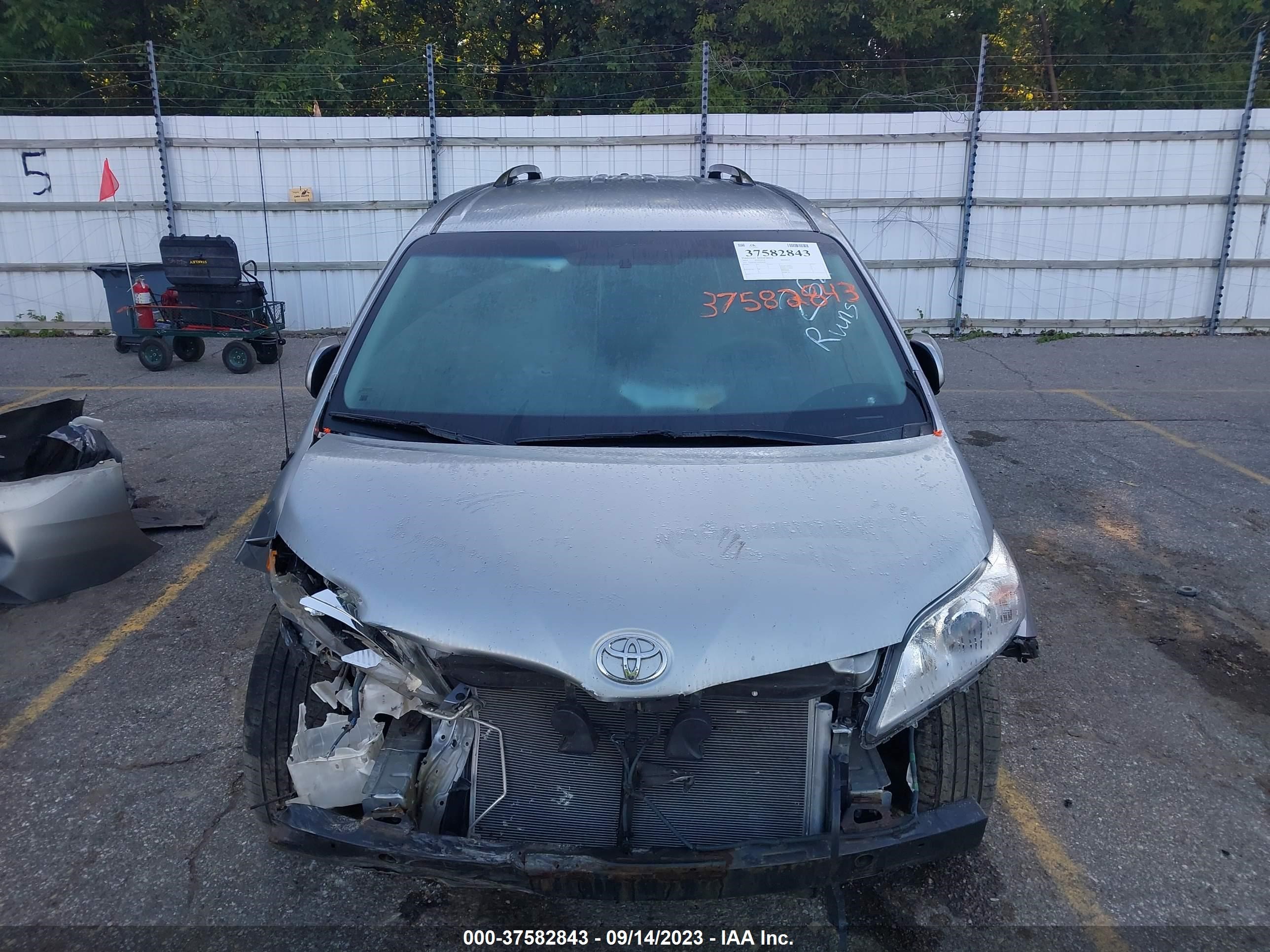 Photo 12 VIN: 5TDJK3DC1ES092681 - TOYOTA SIENNA 