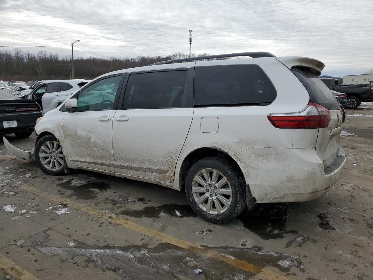 Photo 1 VIN: 5TDJK3DC1FS124563 - TOYOTA SIENNA 