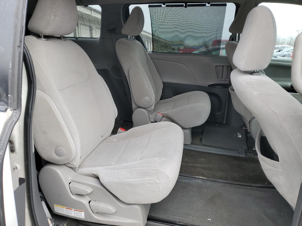 Photo 10 VIN: 5TDJK3DC1FS124563 - TOYOTA SIENNA 