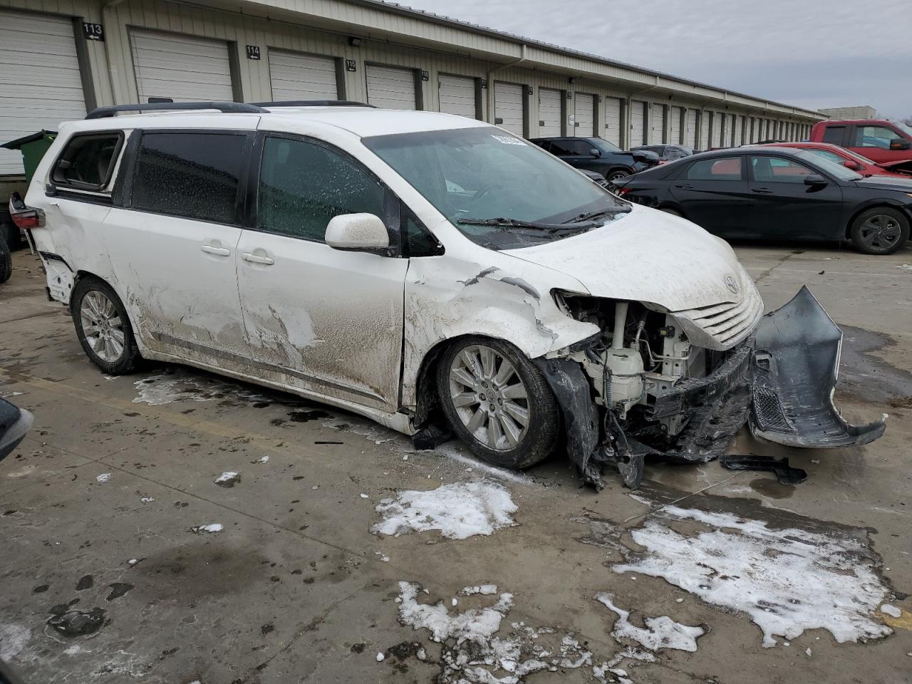 Photo 3 VIN: 5TDJK3DC1FS124563 - TOYOTA SIENNA 