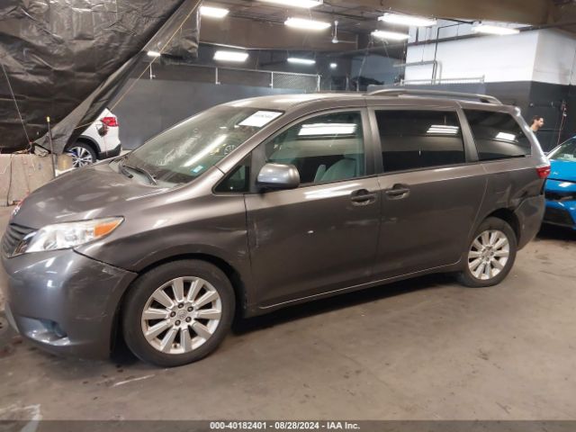 Photo 5 VIN: 5TDJK3DC2FS117041 - TOYOTA SIENNA 