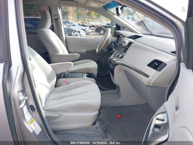 Photo 4 VIN: 5TDJK3DC3BS003673 - TOYOTA SIENNA 