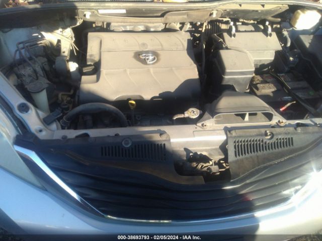 Photo 9 VIN: 5TDJK3DC3BS011417 - TOYOTA SIENNA 