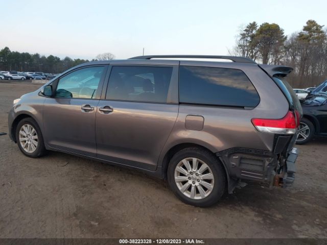 Photo 2 VIN: 5TDJK3DC3CS034147 - TOYOTA SIENNA 