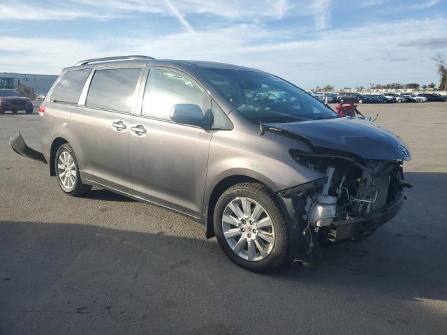 Photo 3 VIN: 5TDJK3DC3CS038912 - TOYOTA SIENNA LE 