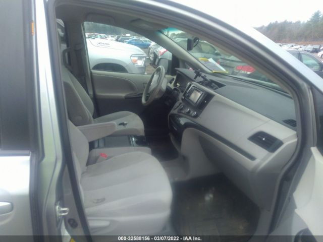 Photo 4 VIN: 5TDJK3DC3CS048646 - TOYOTA SIENNA 