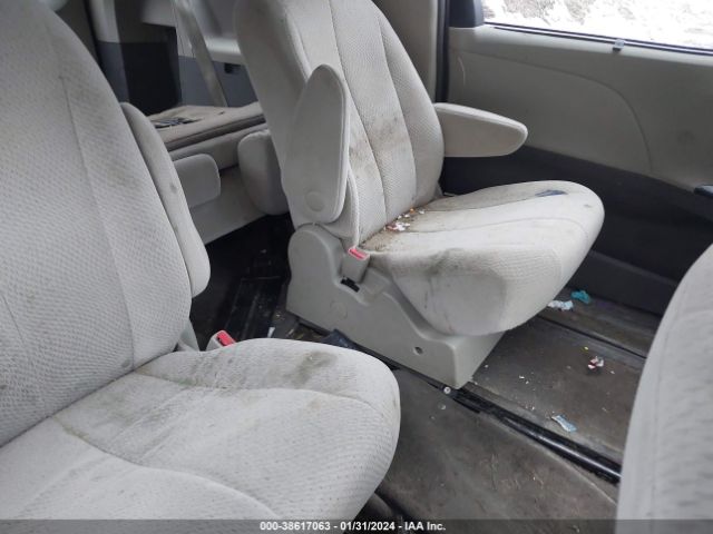 Photo 7 VIN: 5TDJK3DC4CS047215 - TOYOTA SIENNA 