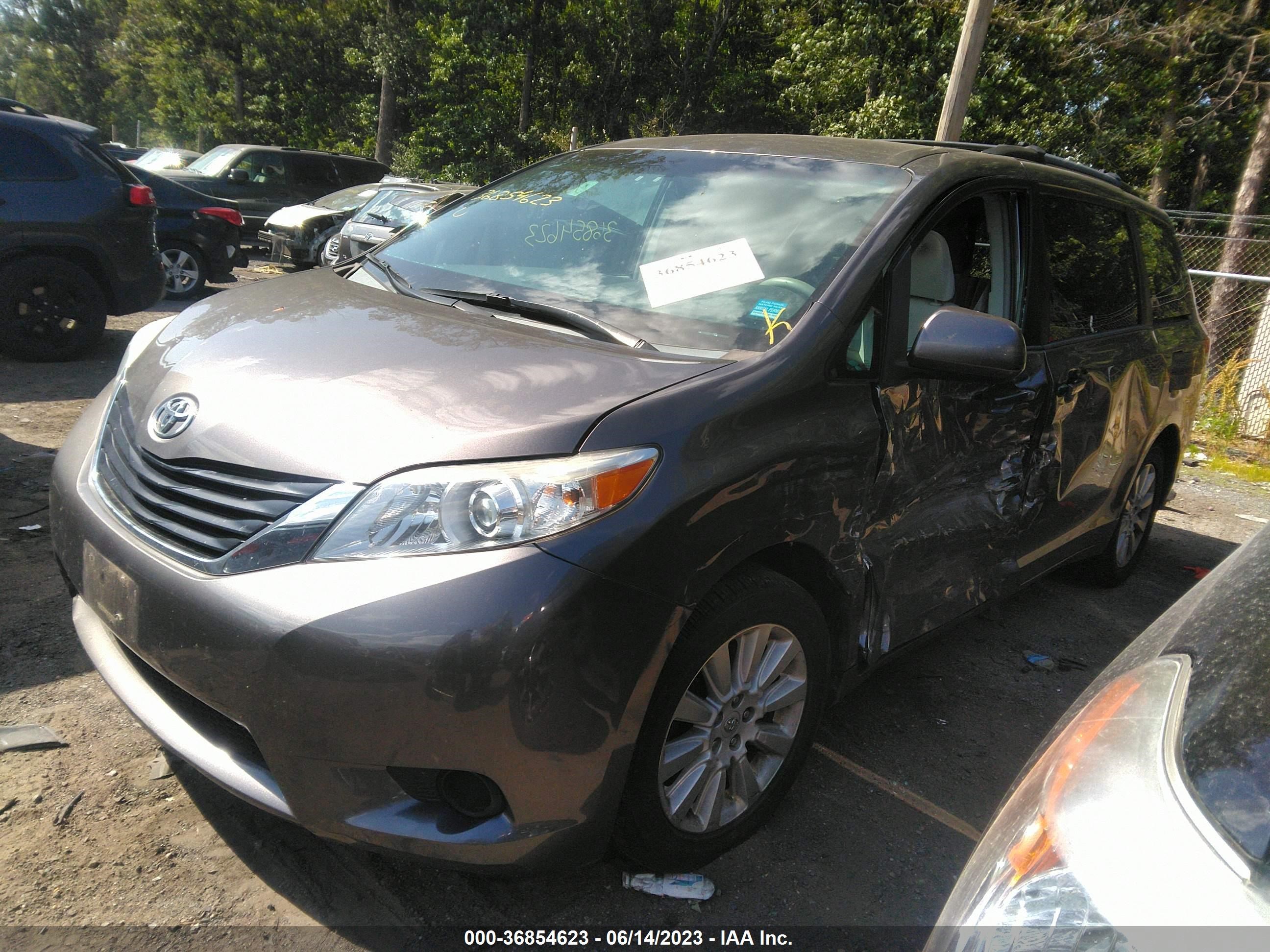 Photo 1 VIN: 5TDJK3DC4DS059768 - TOYOTA SIENNA 