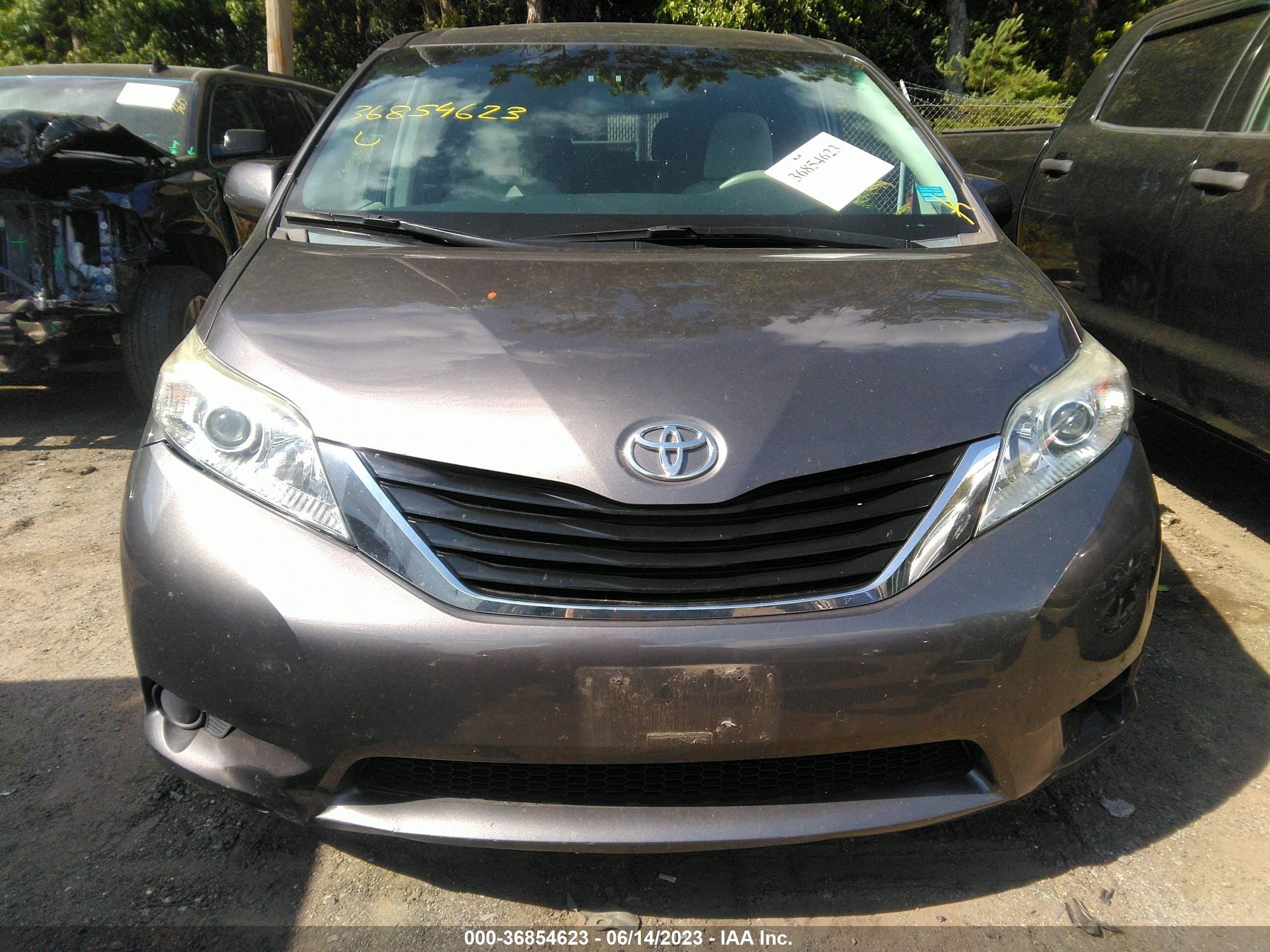 Photo 11 VIN: 5TDJK3DC4DS059768 - TOYOTA SIENNA 