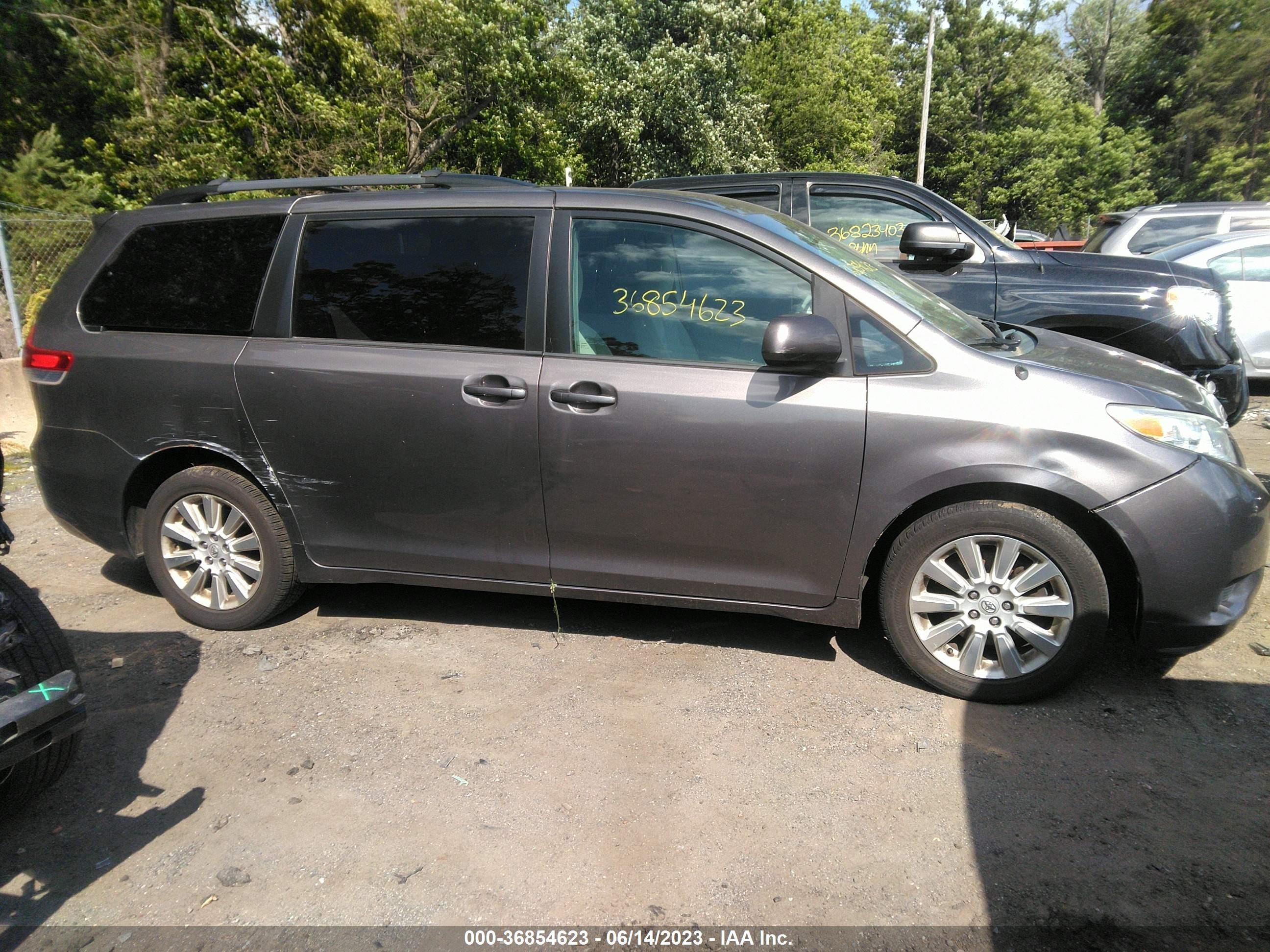 Photo 12 VIN: 5TDJK3DC4DS059768 - TOYOTA SIENNA 