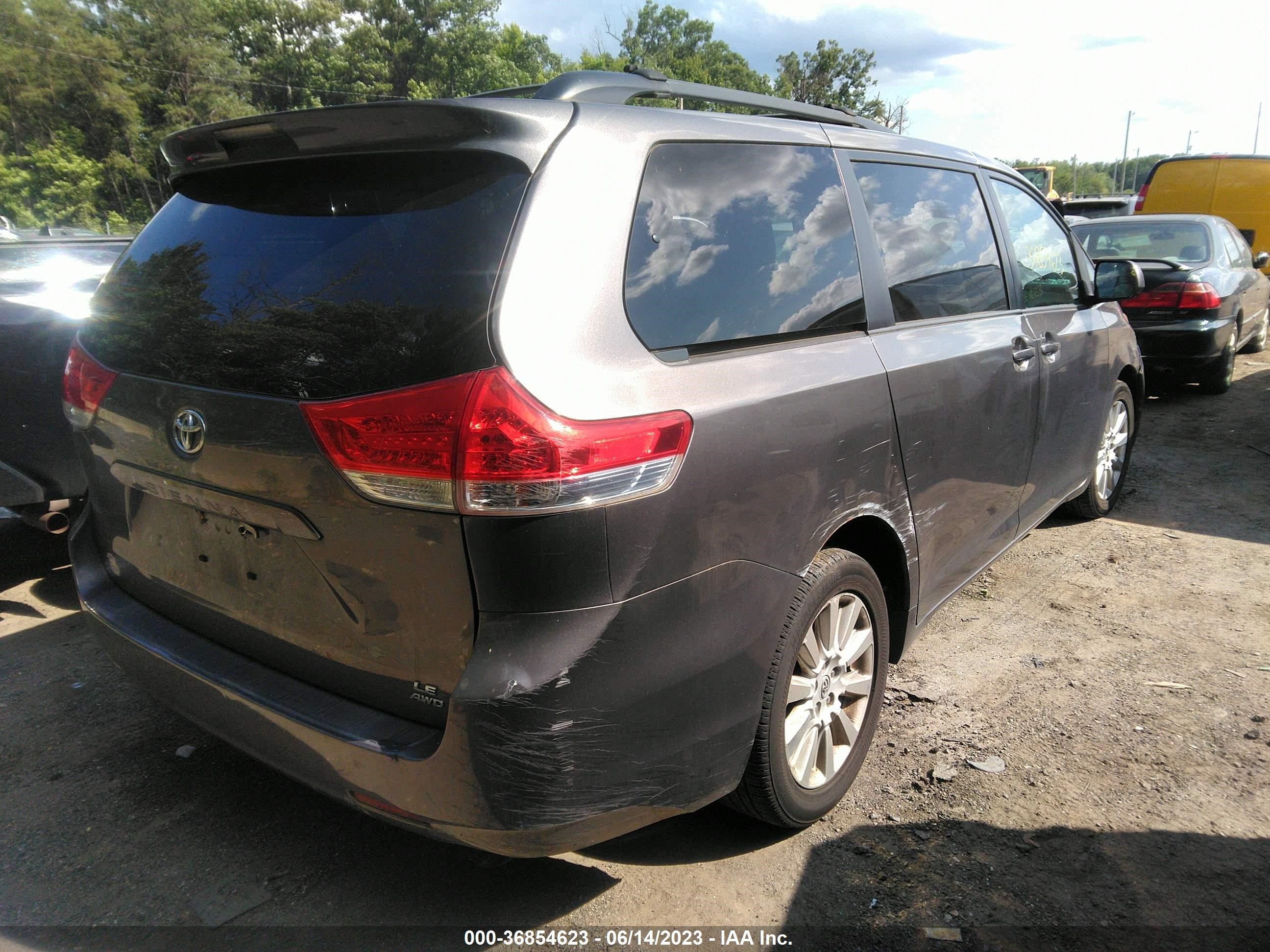 Photo 3 VIN: 5TDJK3DC4DS059768 - TOYOTA SIENNA 