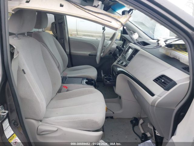 Photo 4 VIN: 5TDJK3DC5CS046638 - TOYOTA SIENNA 