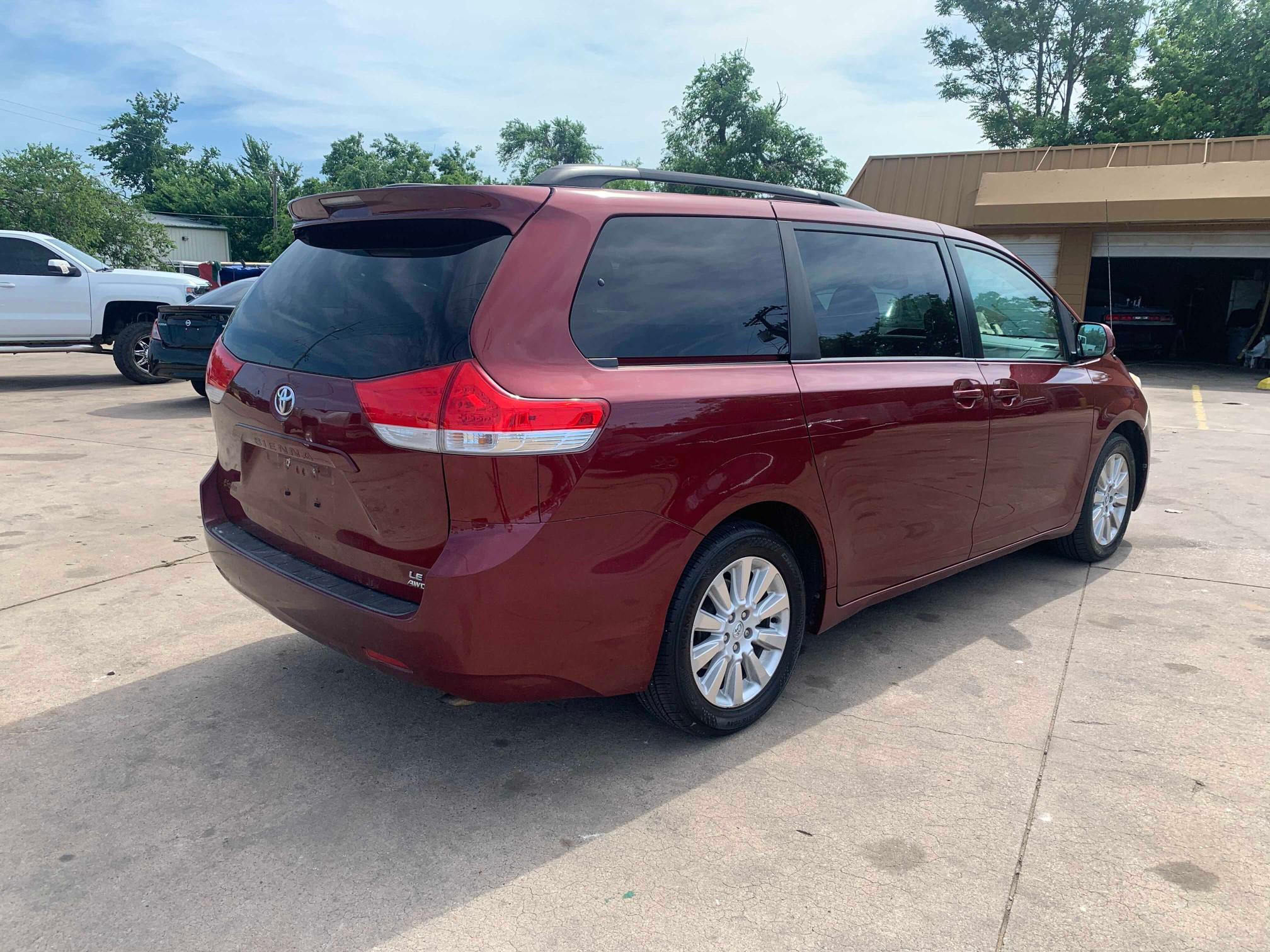 Photo 3 VIN: 5TDJK3DC6ES078646 - TOYOTA SIENNA LE 