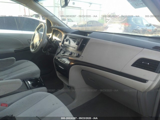 Photo 4 VIN: 5TDJK3DC7BS002512 - TOYOTA SIENNA 