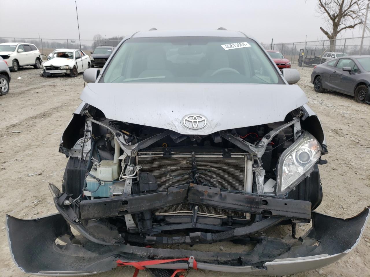 Photo 4 VIN: 5TDJK3DC7BS013364 - TOYOTA SIENNA 