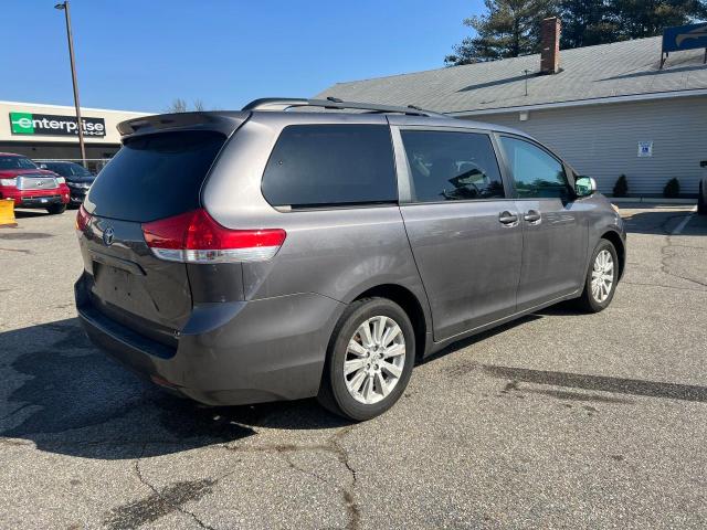 Photo 3 VIN: 5TDJK3DC7BS019987 - TOYOTA SIENNA LE 