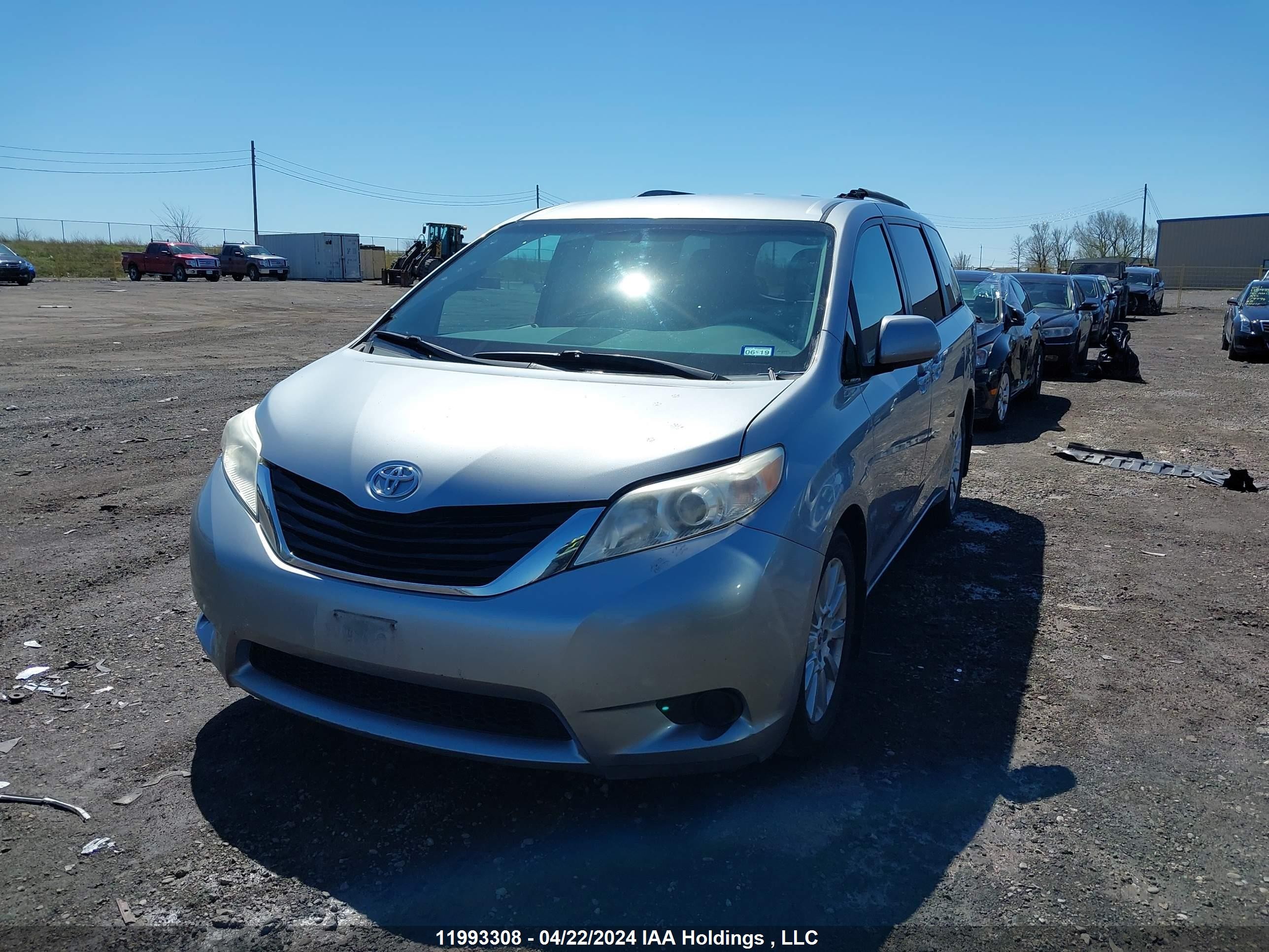 Photo 1 VIN: 5TDJK3DC7BS023084 - TOYOTA SIENNA 