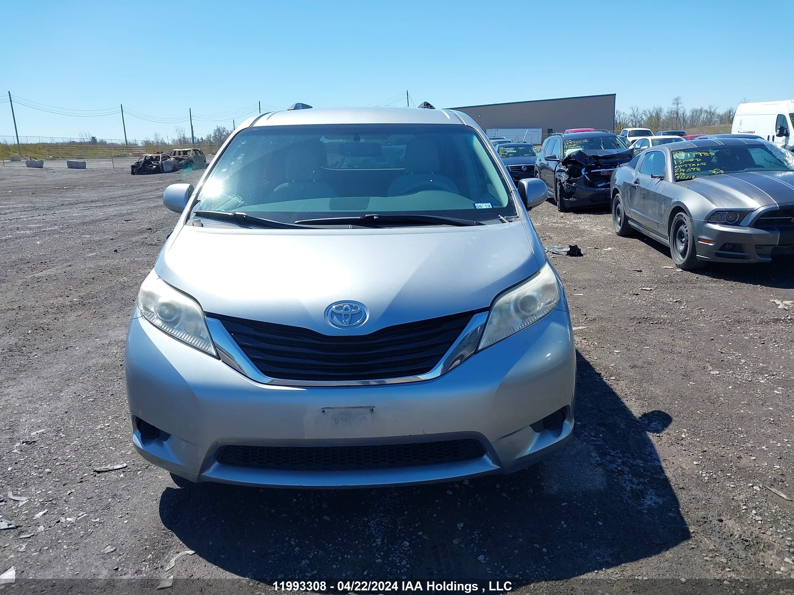 Photo 11 VIN: 5TDJK3DC7BS023084 - TOYOTA SIENNA 