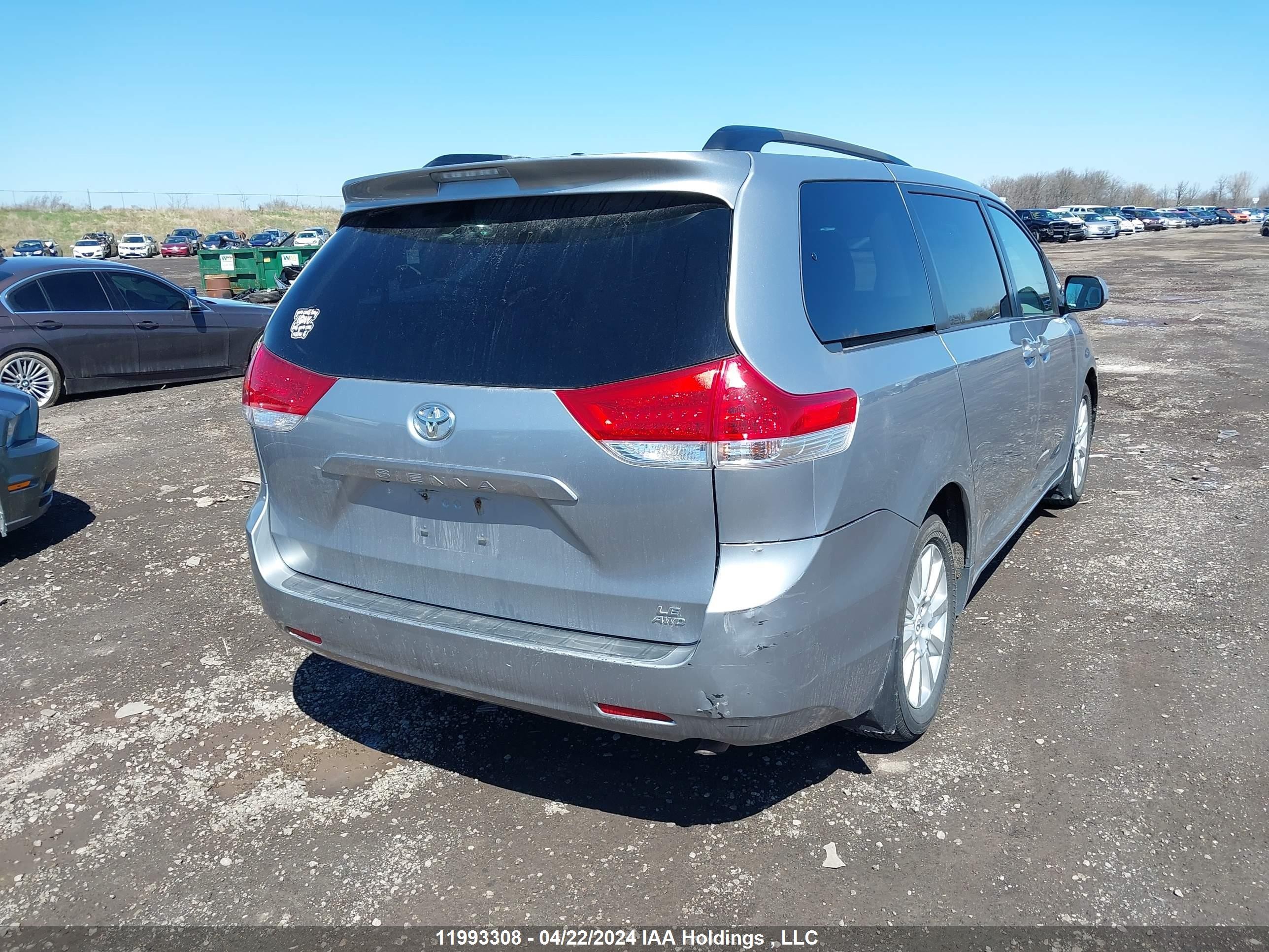 Photo 3 VIN: 5TDJK3DC7BS023084 - TOYOTA SIENNA 