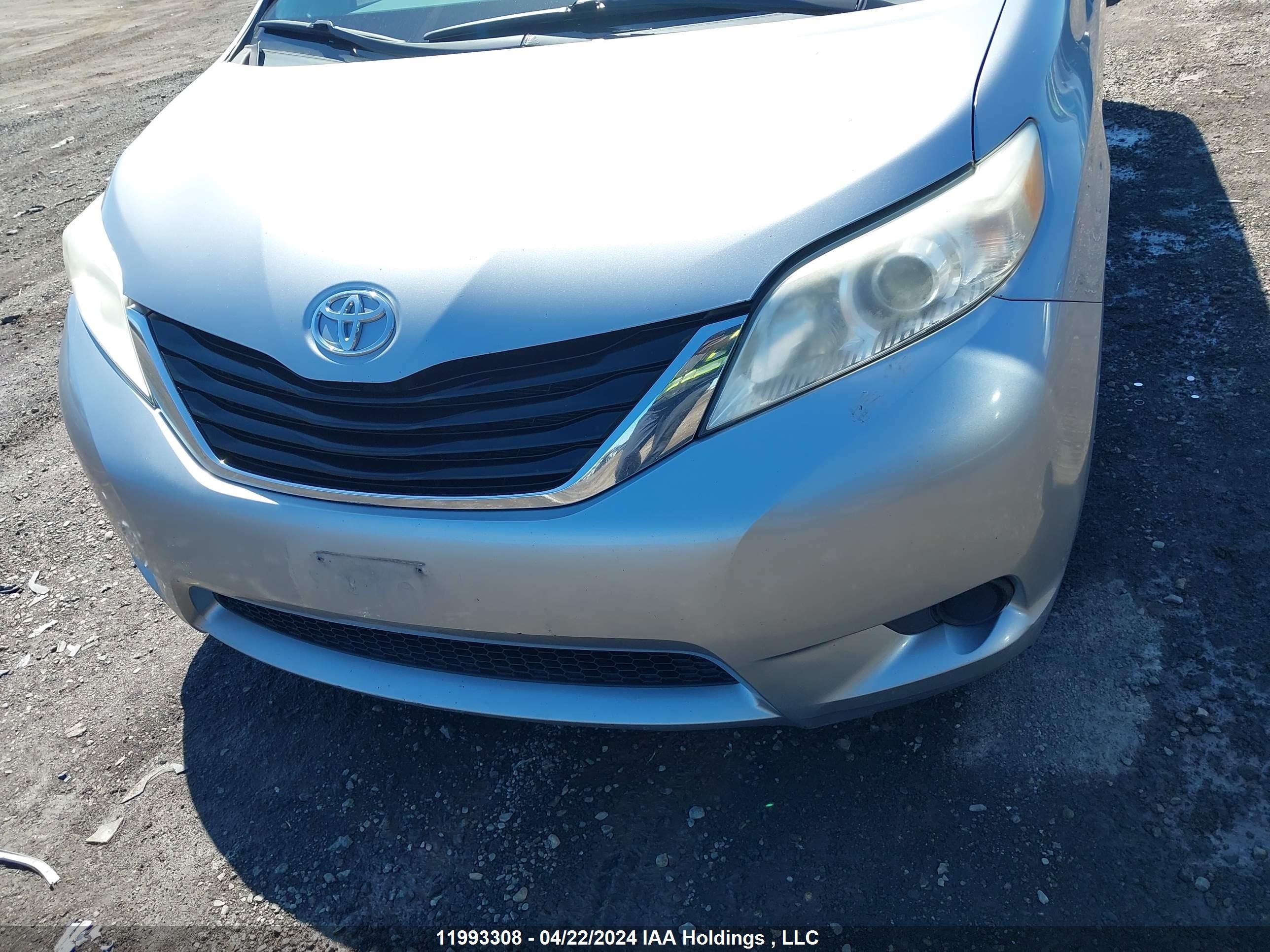 Photo 5 VIN: 5TDJK3DC7BS023084 - TOYOTA SIENNA 