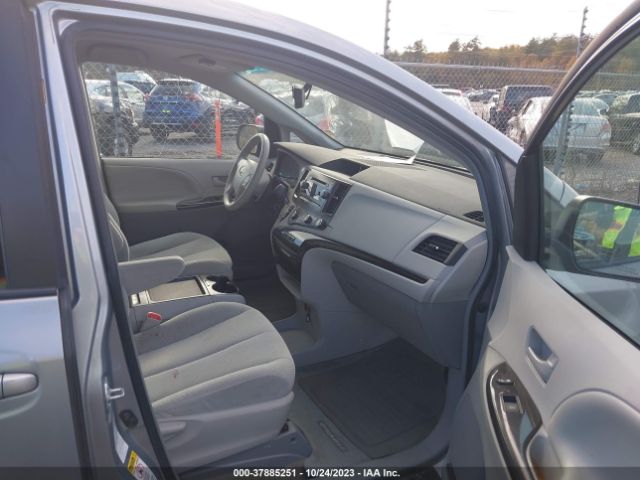 Photo 4 VIN: 5TDJK3DC7BS027622 - TOYOTA SIENNA 