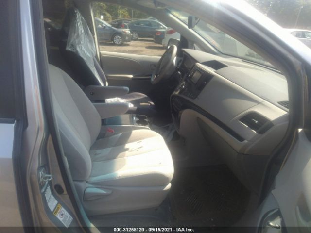 Photo 4 VIN: 5TDJK3DC7DS049087 - TOYOTA SIENNA 