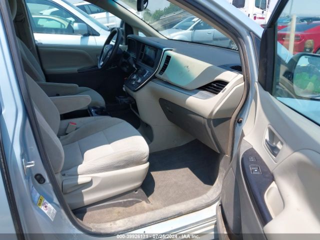 Photo 4 VIN: 5TDJK3DC7FS099104 - TOYOTA SIENNA 