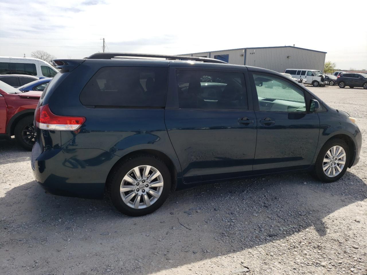 Photo 2 VIN: 5TDJK3DC8CS032698 - TOYOTA SIENNA 