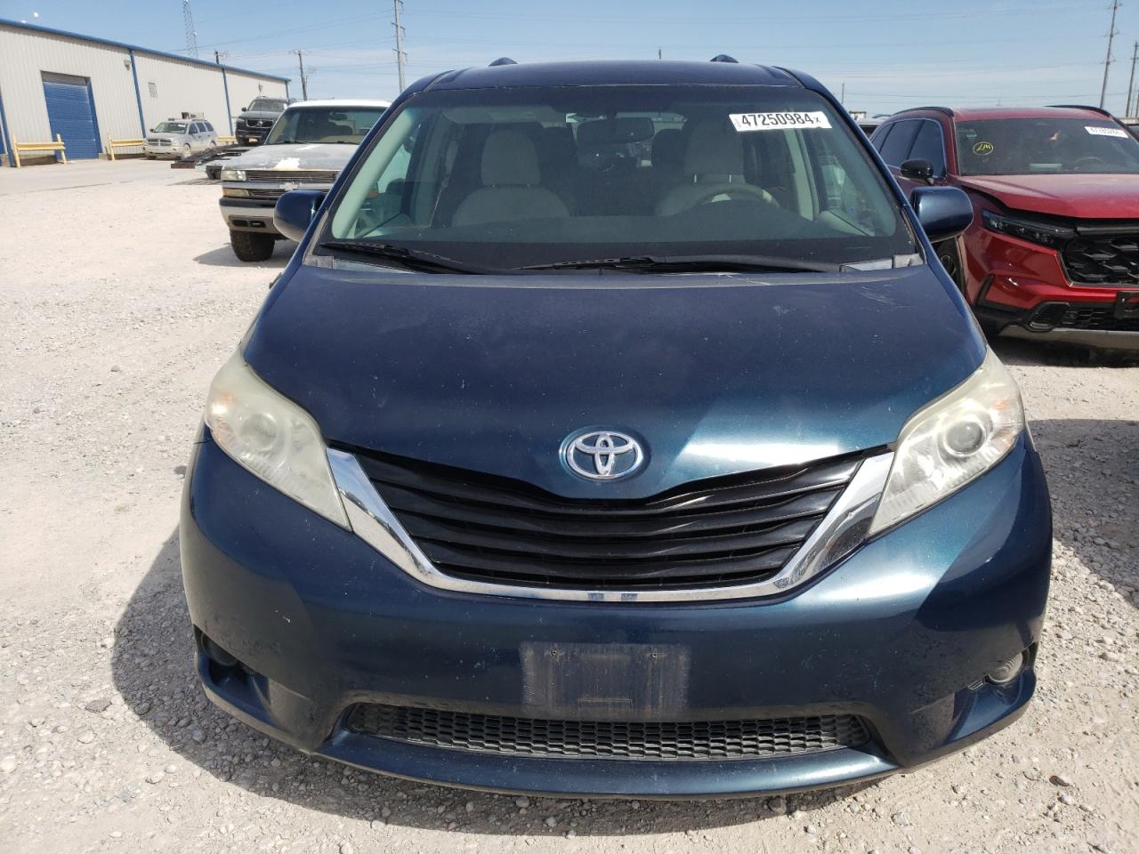 Photo 4 VIN: 5TDJK3DC8CS032698 - TOYOTA SIENNA 