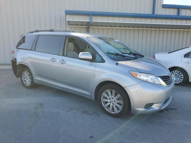 Photo 3 VIN: 5TDJK3DC8CS043006 - TOYOTA SIENNA 