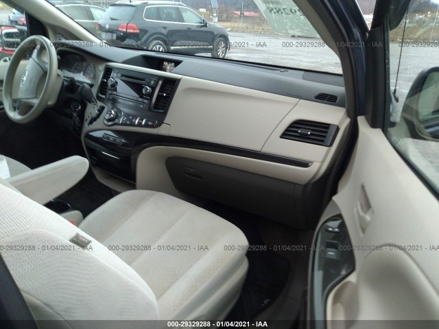 Photo 4 VIN: 5TDJK3DC8ES086022 - TOYOTA SIENNA 